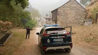 Polic&iacute;a en los incendios. (Foto: Ministerio Interior)