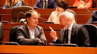 Berm&uacute;dez y Azc&oacute;n durante un Pleno. Foto: Pilar &Aacute;lvarez