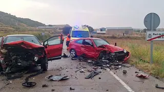 El "aquaplaning" podr&iacute;a estar detr&aacute;s de un accidente entre dos coches sucedido ayer en Zuera. Fuente: Polic&iacute;a Local Zuera