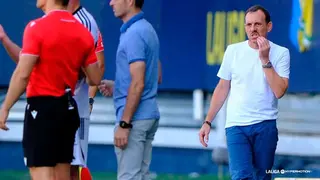 Alberto Gonz&aacute;lez, a la derecha, dirige al Albacete. Foto: LaLiga