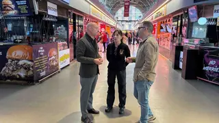 Imagen de archivo del consejero de Econom&iacute;a del Ayuntamiento de Zaragoza, Carlos Gimeno, en el Mercado Central