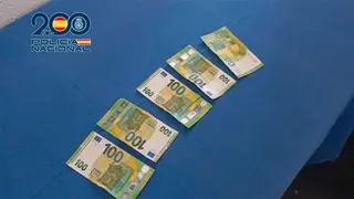 La Polic&iacute;a Nacional ense&ntilde;a en un v&iacute;deo c&oacute;mo detectar billetes falsos en tres sencillos pasos.