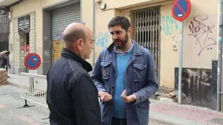 El portavoz de Vox en las Cortes de Arag&oacute;n, Alejandro Nolasco, con su portavoz adjunto, Santiago Mor&oacute;n, este jueves.