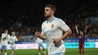 Mario Sober&oacute;n, en pleno partido ante la S.D. Huesca, ante quienes venci&oacute; el Real Zaragoza con gol de Aguirregabiria. Foto: Pilar &Aacute;lvarez