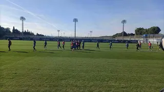 El Real Zaragoza entrena en la Ciudad Deportiva en una foto de archivo. Foto: M.G.