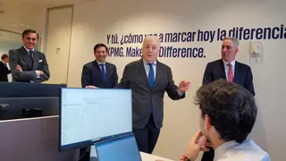 Octavio L&oacute;pez durante su visita a KPMG. Foto: DGA