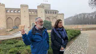 Javier Oquendo y Ana Cort&eacute;s, de la plataforma. Foto: M.G.D.