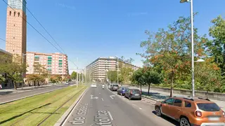 Los Bomberos de Zaragoza han sofocado un incendio en el paseo Isabel la Cat&oacute;lica, a las puertas del parque Grande.