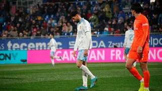 Kodro, que disput&oacute; un digno partido y dio en el palo antes del empate, camina por el Ibercaja Estadio. Foto: Pilar &Aacute;lvarez