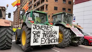 Imagen de archivo. La &uacute;ltima tractorada que tom&oacute; las calles de Zaragoza fue el pasado 27 de febrero de 2025.