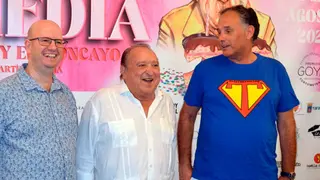 Fernando Esteso, en el centro, durante un homenaje en el festival de cine de Tarazona