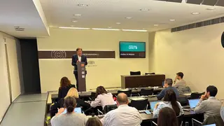 Tom&aacute;s Guitarte este lunes en rueda de prensa desde las Cortes. Foto: Arag&oacute;n-Teruel Existe