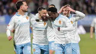 Los jugadores del Real Zaragoza celebran el gol de Rober ante el Almer&iacute;a. Foto: LaLiga