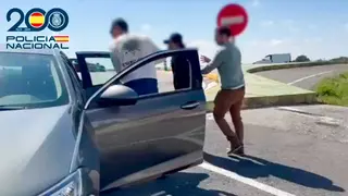 La Polic&iacute;a Nacional culmin&oacute; la operaci&oacute;n el pasado jueves con la detenci&oacute;n de tres personas en Torrevieja (Alicante).