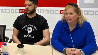 La trabajadora Mapi Casas junto al presidente del comit&eacute; de empresa del Parque de Atracciones, Ra&uacute;l Jim&eacute;nez