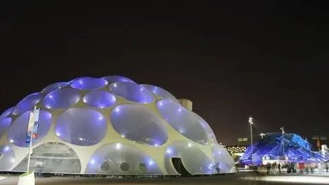... y la plaza Sed se convierte en m&aacute;s inquietante, como el futuro de la Humanidad ante la falta de un recurso tan necesario como el agua.
Por Gonzalo Baz&aacute;n y Pilar Artiaga