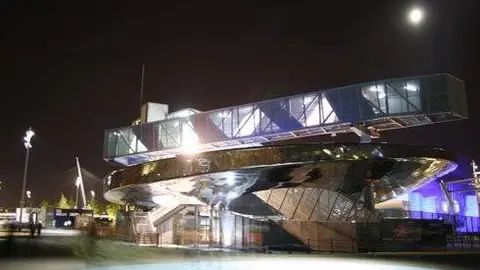 Otra de las plazas tem&aacute;ticas, Oikos, nos habla de c&oacute;mo conseguir que nuestro hogar respete el medio ambiente y evitar, al m&aacute;ximo posible, cualquier afecci&oacute;n en el entorno.
Por Gonzalo Baz&aacute;n y Pilar Artiaga