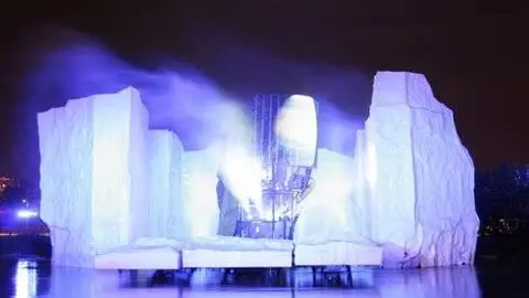 Mientras tanto, el Iceberg espera ser estrenado pronto en el espect&aacute;culo que llevar&aacute; su nombre.
Por Gonzalo Baz&aacute;n y Pilar Artiaga