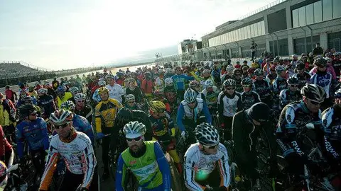 M&aacute;s de 550 ciclistas participaron en la primera jornada de La Invernal en su segunda edici&oacute;n. Foto de archivo.