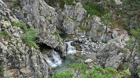 Junto al barranco transcurre una senda que sube hacia los ibones, nuestra meta en este nuevo recorrido.
Victor Sancho