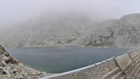 Vista de la presa del ib&oacute;n  alto de Bachima&ntilde;a a 2.207 metros. Impresiona &iquest;eh? Hasta la pr&oacute;xima amigos.
Victor Sancho