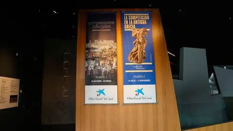 La exposici&oacute;n "Experimento A&ntilde;o 2100" en Caixaforum quiere transportar al p&uacute;blico al futuro a trav&eacute;s de objetos interactivos, paneles, pel&iacute;culas y explicaciones virtuales. 
Patricia Vall&eacute;s / Luis Lacorte