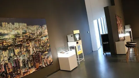 En la sala tambi&eacute;n se pueden encontrar paneles y pel&iacute;culas que muestran las tendencias del futuro, como el crecimiento de las urbes.
Patricia Vall&eacute;s / Luis Lacorte