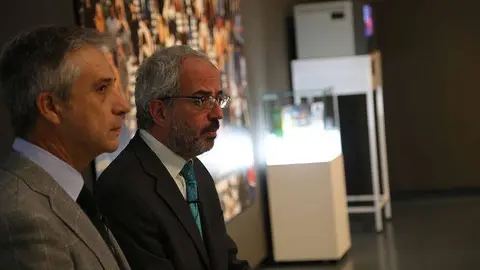 Jordi Aloy, del &aacute;rea de divulgaci&oacute;n cient&iacute;fica La Caixa, define esta muestra como "una exposici&oacute;n singular, ya que como su nombre indica, plantea un experimento de tipo sociol&oacute;gico".
Patricia Vall&eacute;s / Luis Lacorte