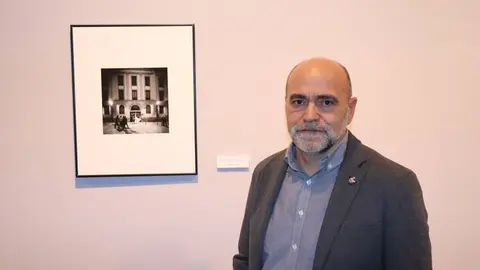 Salvador Palos se muestra "encantado de la relaci&oacute;n con el centro porque, adem&aacute;s, es un espacio fant&aacute;stico para exponer las obras"