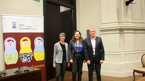 Blanca Sim&oacute;n, en el centro, es la codirectora de la C&aacute;tedra Bantierra-Ruralia