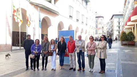 El PP impuls&oacute; medidas de accesibilidad como las bandas para ciegos en los Porches de Galicia