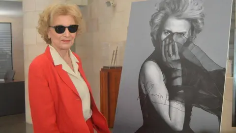 


Ha participado en 100 pel&iacute;culas y recibi&oacute; el Goya de Honor en 2018