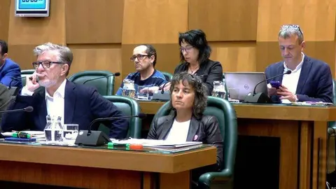 Rivar&eacute;s ha argumentado que el objetivo de esta moci&oacute;n es eliminar los privilegios "obsoletos"