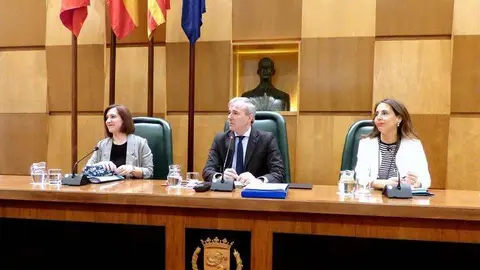 Los concejales de Vox se han abstenido al considerar que se trata de un debate "precipitado"