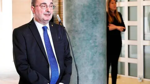 Lamb&aacute;n afirma que ser&aacute; prioritaria la soluci&oacute;n del problema de falta de material o la supervivencia de los aut&oacute;nomos