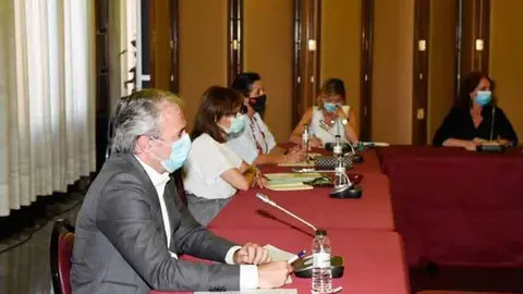El alcalde recuerda  que ahora, m&aacute;s que nunca, hay que llevar &ldquo;a raja tabla&rdquo; las medidas de seguridad