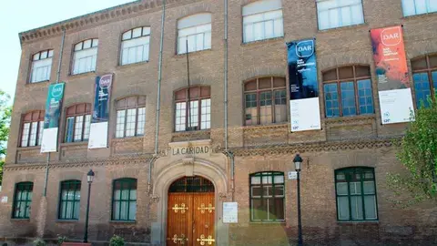 Esta iniciativa tiene como objetivo proveer de tablets y Wifi a dos de las aulas del colegio Cant&iacute;n y Gamboa de Fundaci&oacute;n La Caridad 