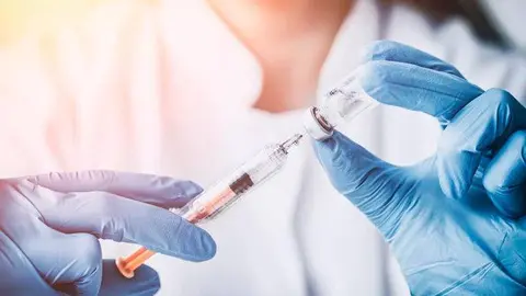 La EMA recomienda seguir vacunando al considerar que los beneficios son mayores a los riesgos
