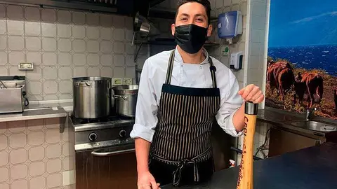 El chef de 2GoBurger, Carlos Fuentes, tiene ascendencia colombiana 