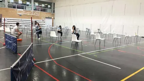 Los estudiantes sanitarios han tenido la posibilidad de elegir en esta ocasi&oacute;n cualquiera de las dos vacunas