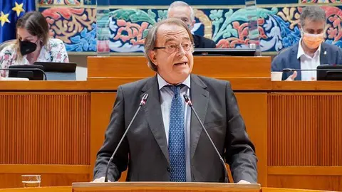 El consejero P&eacute;rez Anad&oacute;n ha recordado que la Comunidad cerr&oacute; 2020 con super&aacute;vit