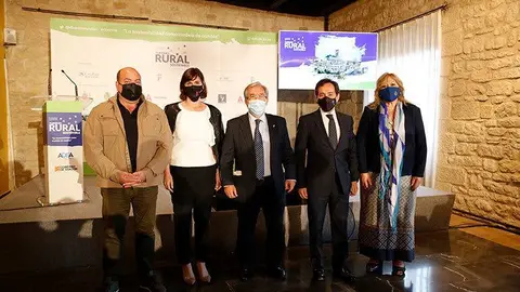 Foto de familia institucional de la clausura del III COMTUR 