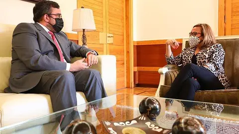 Los titulares de Presidencia de Arag&oacute;n y Navarra, Mayte P&eacute;rez y Javier Rem&iacute;rez, se han reunido este jueves en Zaragoza