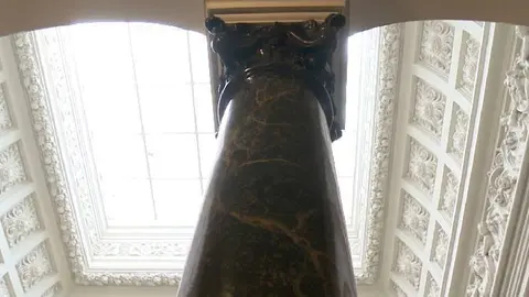 En el Palacio se utilizaron los mejores materiales: piedra negra, caoba, piedra caliza,,,