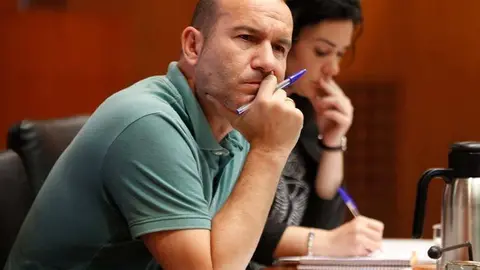 Maestro de profesi&oacute;n, Gamarra ocup&oacute; cargos parlamentarios en la Comisi&oacute;n de Educaci&oacute;n, Cultura y Deporte