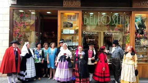 La Asociaci&oacute;n de Vecinos de Fernando el Cat&oacute;lico ha acompa&ntilde;ado a Goya en este paseo comercial