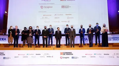 Foto de familia de todos los premiados