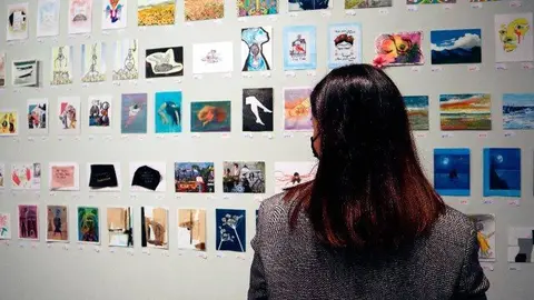 La Sala 4&ordm; Espacio cerr&oacute; el a&ntilde;o con la exposici&oacute;n "Limbo", que sirvi&oacute; para conmemorar el X aniversario de la iniciativa cultural y solidaria "Postales desde el Limbo"
