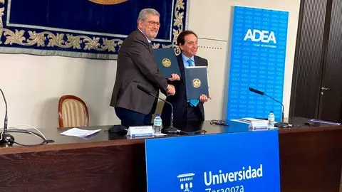 Mayoral y Arenere  han firmado un convenio para acercar el mundo directivo a los estudiantes