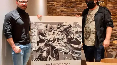 El dibujante internacional Javier Fern&aacute;ndez (izquierda) junto a uno de los promotores, Gonzalo Gonz&aacute;lez (derecha) de Milc&oacute;mics.com